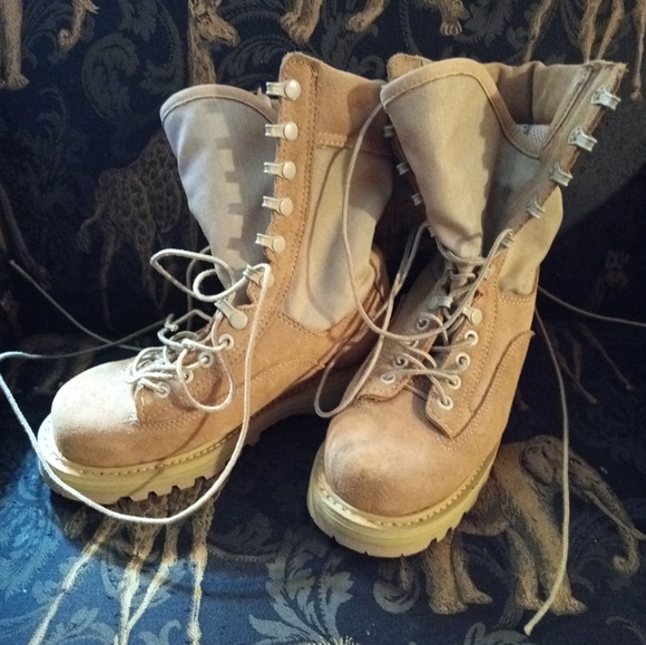 Woman's Boots - Picture 2 of 2